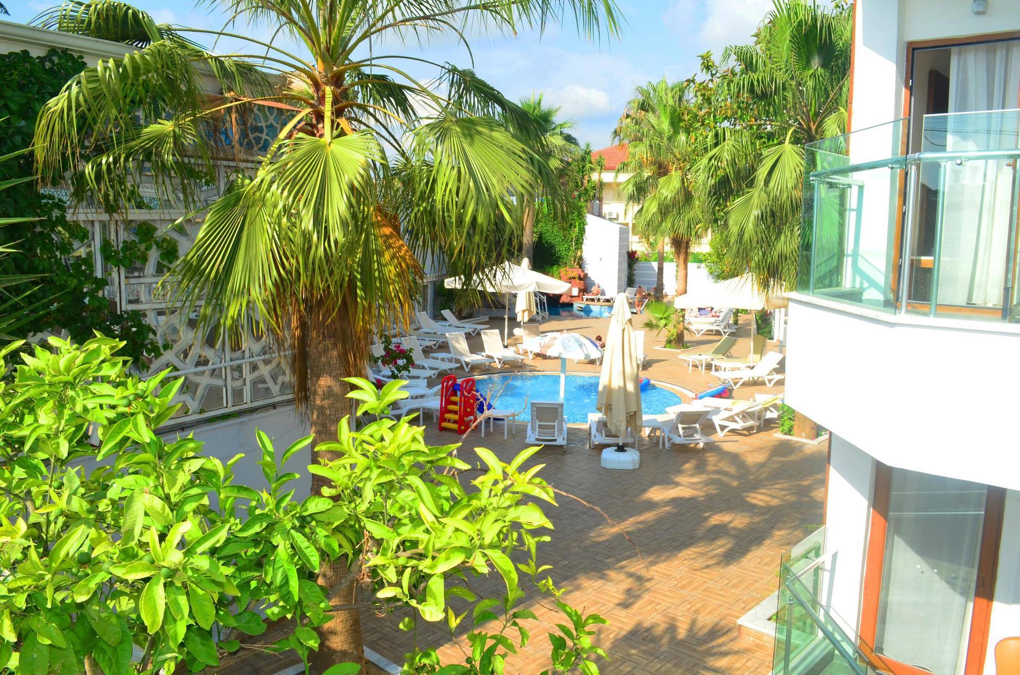 Sunbird Hotel Side Exterior photo